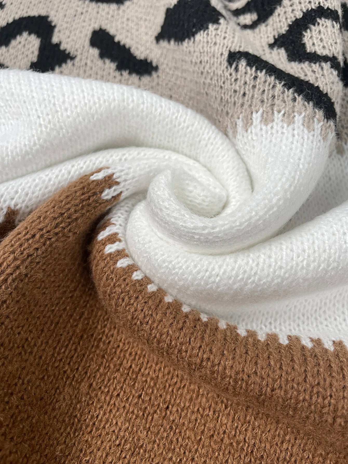 ANGELE | Pull léopard tendance